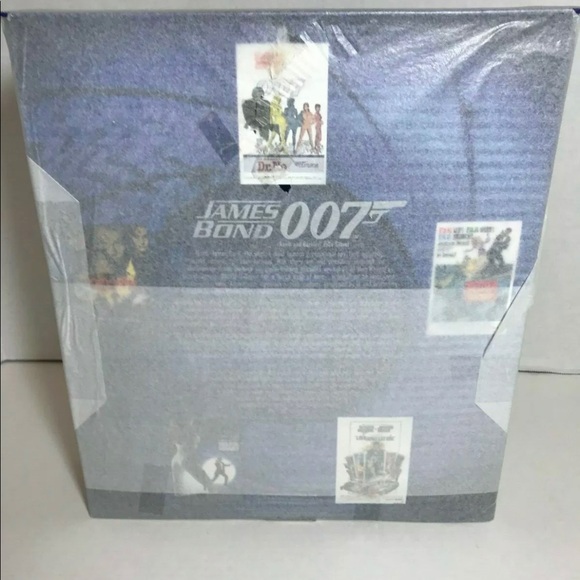 Mint sealed TISSUED James Bond 007 Barbie set - Picture 4 of 10